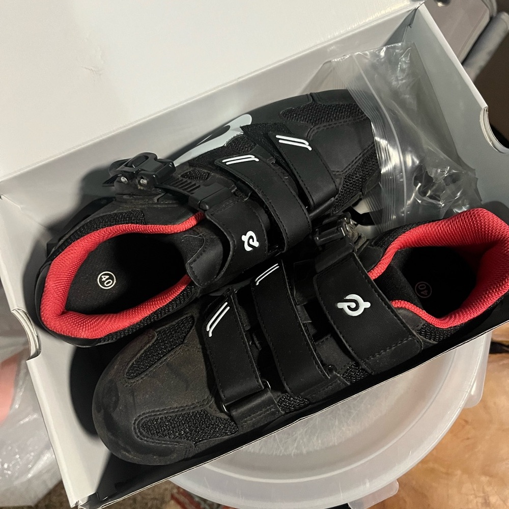 Peloton clip-ins. Never worn.